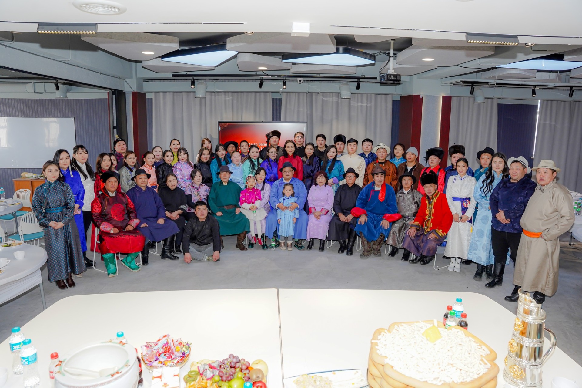 XVII жарны “Сүрээр дарагч” хэмээх Гал морин жилийн сар шинийн өдөр 